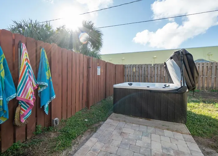 Sunset Serenity - 3Br Beach Townhome With Outdoor Patio - New Hot Tub, Steps To Ocean Fun!