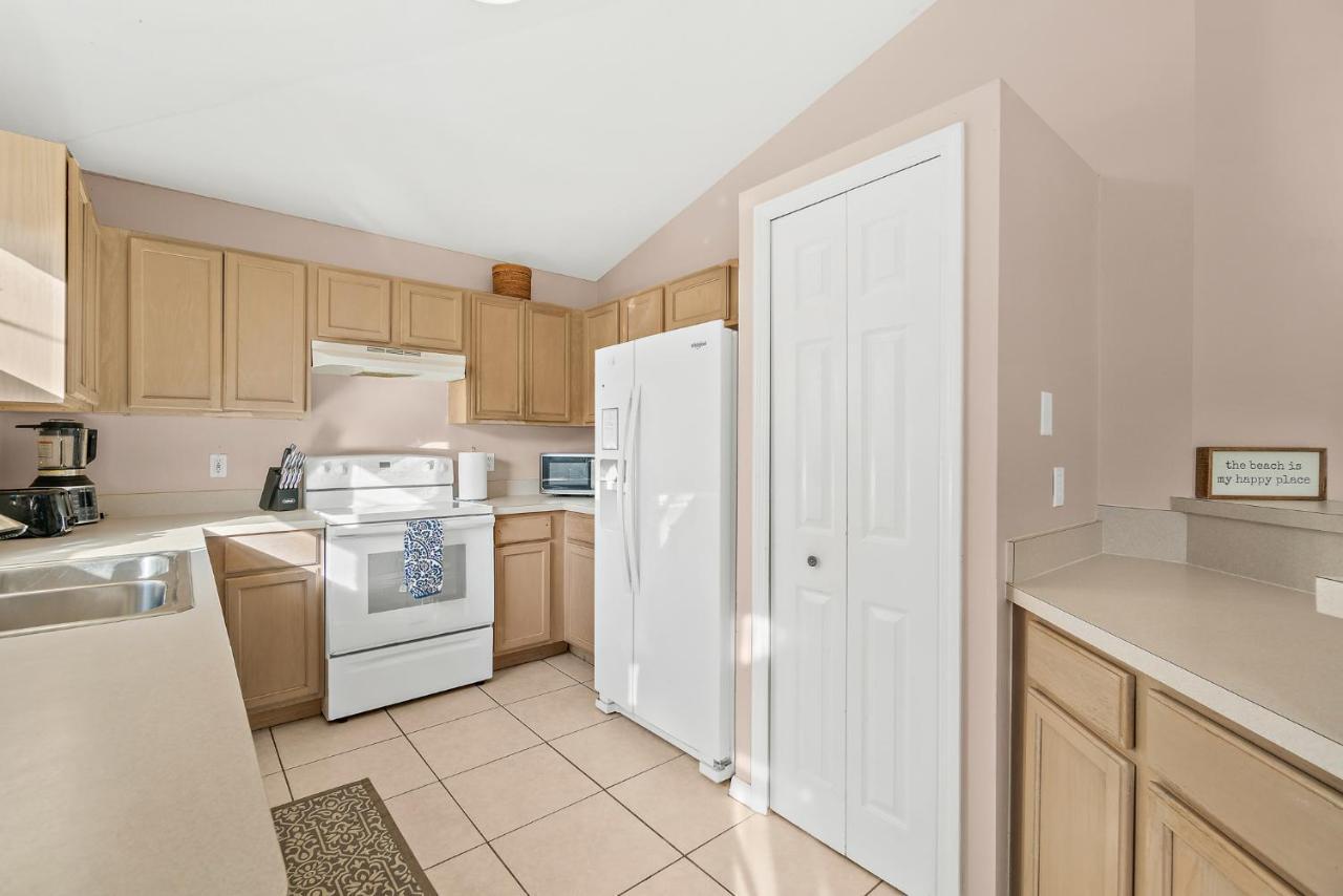 Hébergement de vacances Sunset Serenity - 3br Townhome With Outdoor Patio - New Hot Tub, Steps To Ocean Fun!