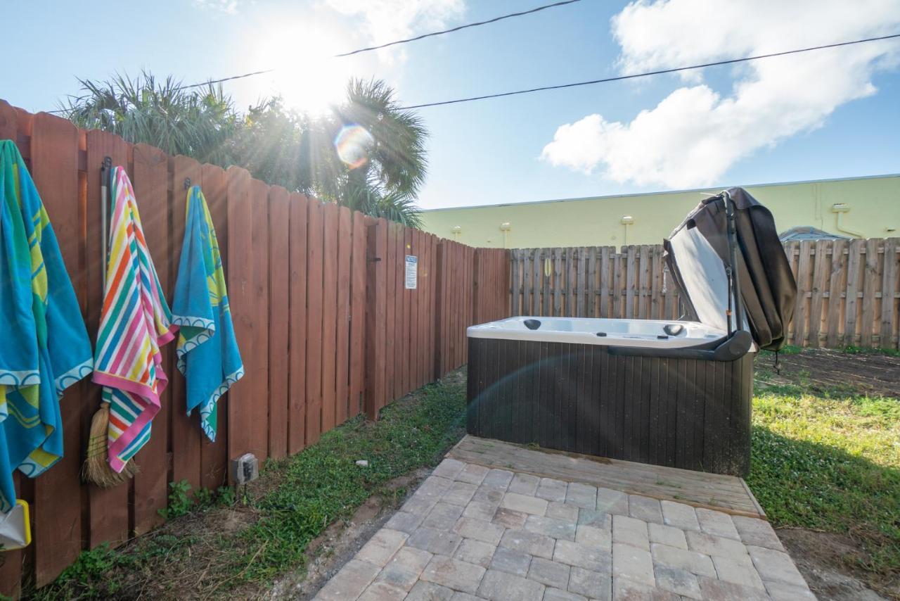 Hébergement de vacances Sunset Serenity - 3br Townhome With Outdoor Patio - New Hot Tub, Steps To Ocean Fun! *
