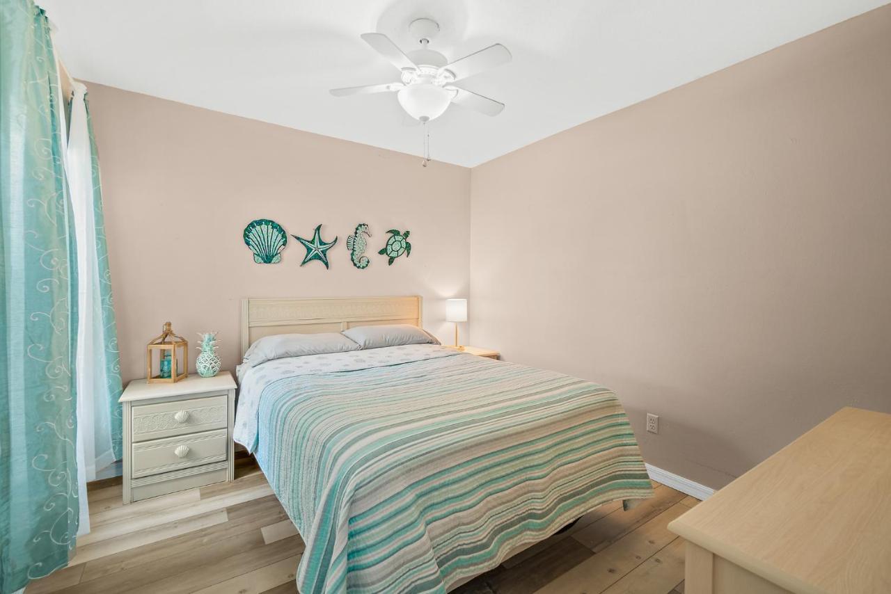 Hébergement de vacances Sunset Serenity - 3br Townhome With Outdoor Patio - New Hot Tub, Steps To Ocean Fun! *